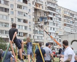 Камера "Эпицентра" сняла момент взрыва в доме на Позняках