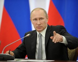 Путин: Выборы президента "обострят политическую борьбу" в Украине