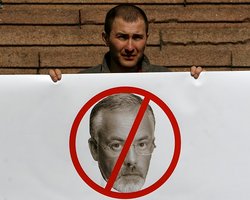 В Харькове Табачнику приготовили билеты в Россию