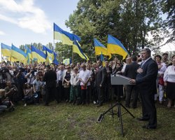 Порошенко призвал Польщу пересмотреть "антибандеровский" закон