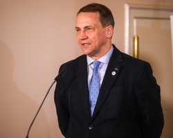 "Якщо Путіну вдасться захопити Україну, ми будемо наступними", — Сікорський