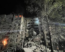 В первые часы "перемирия" Путина: РФ ударила по жилой девятиэтажке в Донецкой области (фото)