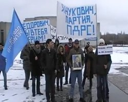 В Сумах прошел митинг с требованием короновать Януковича