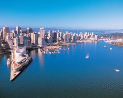 Молодым украинцам упростят поездки в Канаду