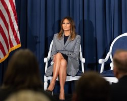 Мелания Трамп впервые прокомментировала штурм Капитолия