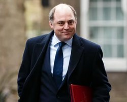 "Вот кто вам нужен": Уоллес сравнил Шойгу и Герасимова с известными комиками