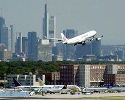 Украинскую делегацию сняли с самолета в Франкфурте, - СМИ