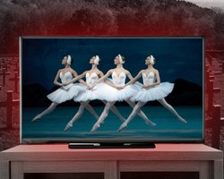 "Лебедине озеро" замість новин: все, що відомо про телевізійний код розпаду імперії