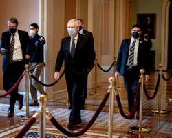 "Контрреволюция против Трампа": республиканцы в Сенате склоняются к поддержке импичмента