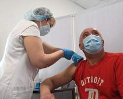 Минздрав утвердил справку о противопоказаниях к вакцинации от COVID-19 (документ)