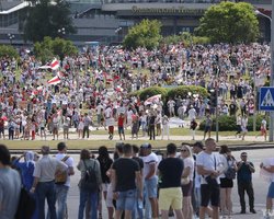 Гостелевидение Беларуси впервые показало протесты