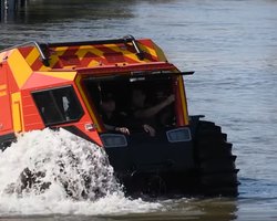 Українські всюдиходи "Богун" рятують постраждалих від повені на Херсонщині (відео)