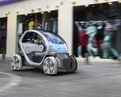 Владельцев разряженных электрокаров Renault довезут до дома