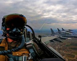 F-16 збили ракети РФ під час обстрілу 26 серпня: Зеленський заявив про роботу літаків (відео)