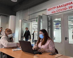 Вакцину Pfizer начали применять в центрах массовой вакцинации