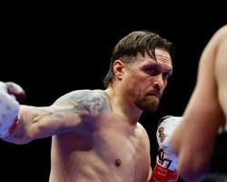 "Невозможно победить всех": экс-промоутер Усика призвал его уйти из бокса "на пике карьеры"