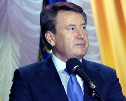 Клименко снялся с президентской гонки в пользу Порошенко