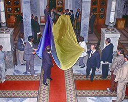 Цвета, за которые могли посадить. Украина отмечает День Государственного флага