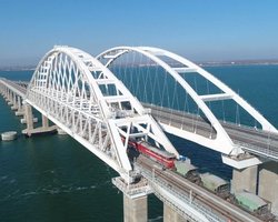 Евросоюз расширил санкционный список россиян из-за железной дороги на Крымском мосту