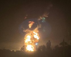 251 украинский БПЛА атаковал РФ: горят стратегические предприятия, в регионах блэкаут (видео)