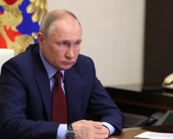 Посилити охорону та відселити населення: Путін запровадив особливий режим у РФ та Криму