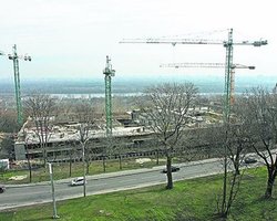 Вертолетную площадку для Януковича достроят в августе