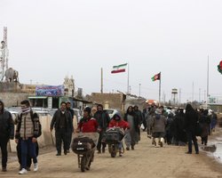 Талибан взял под контроль крупнейший погранпункт с Ираном (видео)