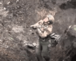 Потерял всю бригаду под Бахмутом: ВСУ взяли в плен военного РФ с помощью дрона (видео)