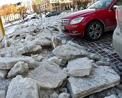 Снег из Киева вывозят в ближайшие села, - СМИ