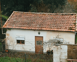 Чоловік купив будинок в Португалії: там було майна на 10 тисяч євро (фото)