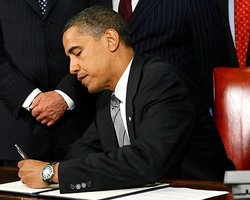 Дефолт отменяется: Обама повысил лимит госдолга США