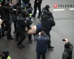 Нардепы провалили отсрочку по РРО для ФОП, под Радой произошли столкновения (видео)