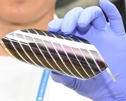 97% производительности после 2000 часов: в Китае придумали полимерные солнечные панели