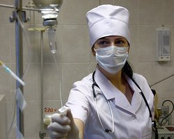 Врачам Луганска запрещено выезжать из города, - СМИ