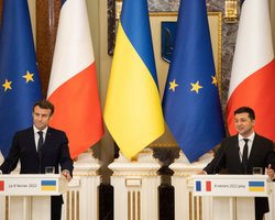 Зеленский подтвердил готовность выполнять Минские соглашения, — Макрон (видео)