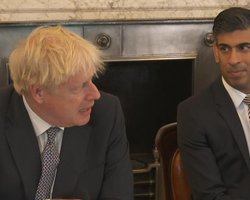 Битва за пост премьера: Джонсон и Сунак набрали по 100 голосов депутатов для участия в выборах