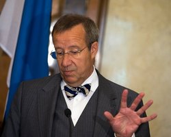 Президент Эстонии предложил вооружить Украину