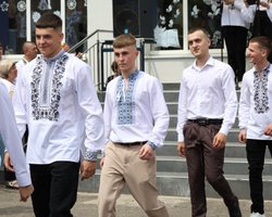 "Это печальная статистика": 11-классники заканчивают украинские школы дистанционно, чтобы уехать за границу