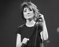 "Улетят поезда из Киева в Польшу": Земфіра випустила мініальбом "От Луки"