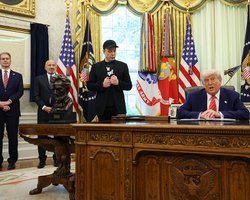 "Время обнародовать настоящую сенсацию": ссора Трампа и Маска приобрела неожиданный оборот