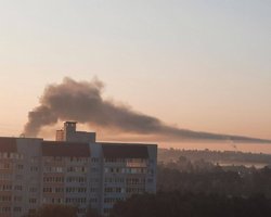 Російський Брянськ масовано атакували дрони: густий чорний дим здійнявся у районі нафтобази (відео)