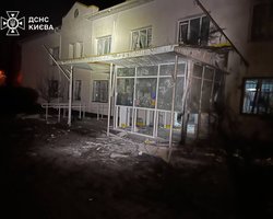 РФ атакувала Київ "шахедами": пошкоджено будівлю дитячої поліклініки, лунають вибухи, що відомо