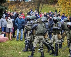 В Беларуси проходит "Марш против террора": силовики используют оружие