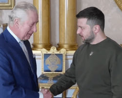 В милитари-стиле: президент Зеленский встретился с королем Великобритании Карлом III (видео)