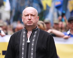 Турчинов анонсировал "поход" на Офис президента, если самолет с Порошенко приземлится не в Киеве
