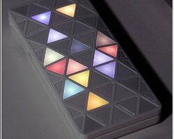 Японцы показали мобильный телефон со светодиодной подсветкой