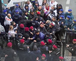 Под Радой митинг "SaveФОП" перерос в стычки с силовиками, задержан лидер движения (фото, видео)