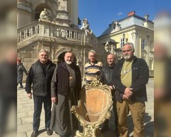 Військові ЗСУ повернули з Курської області крісло митрополита Шептицького: його вкрав єпископ РПЦ (фото)