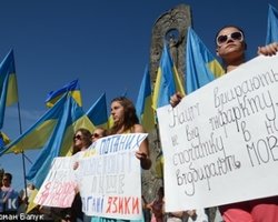 Во Львове прошел митинг в поддержку украинского языка с участием трех тысяч учителей