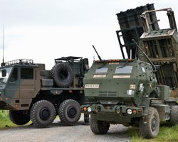 У мережі з'явилися кадри удару касетним HIMARS по російському полігону (відео)